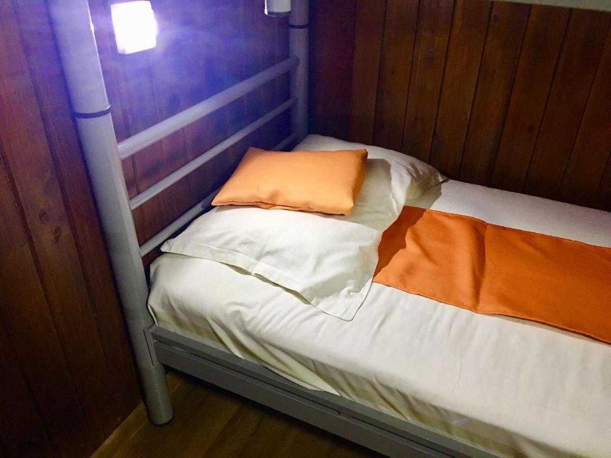 Hostel Flamingo コスティネシュティ エクステリア 写真