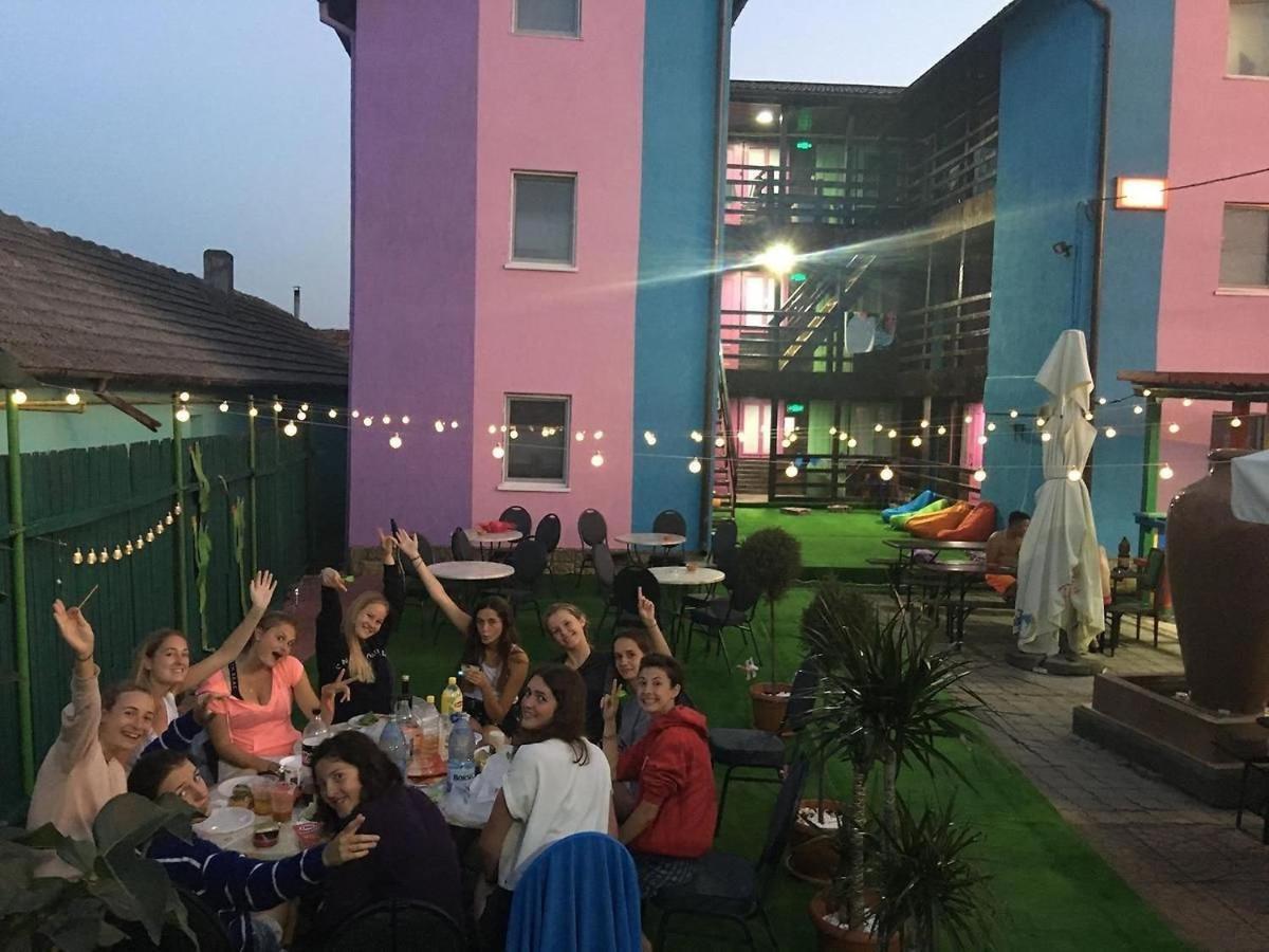 Hostel Flamingo コスティネシュティ エクステリア 写真